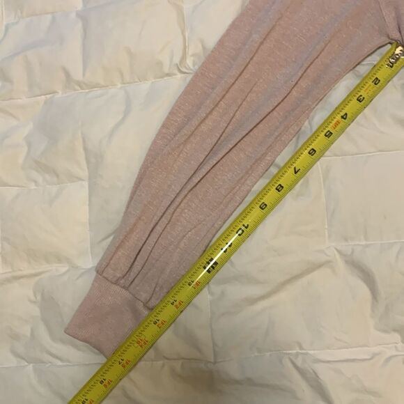 TAHARI, sweater, longhorn sleeve, ruffled, small, great condition - Picture 10 of 12